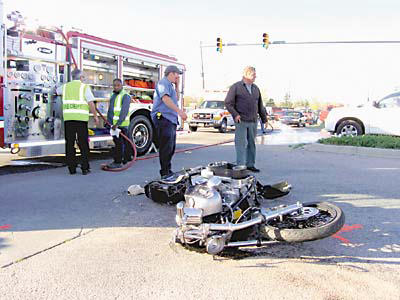 <FONT SIZE=5>Teen dies in motorcycle/car collision</FONT>