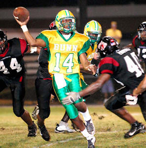 Bunn rallies past Oxford Webb, 21-20