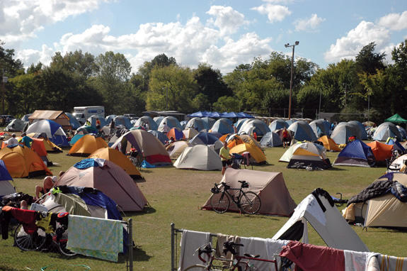 Hundreds of cyclists roll into town