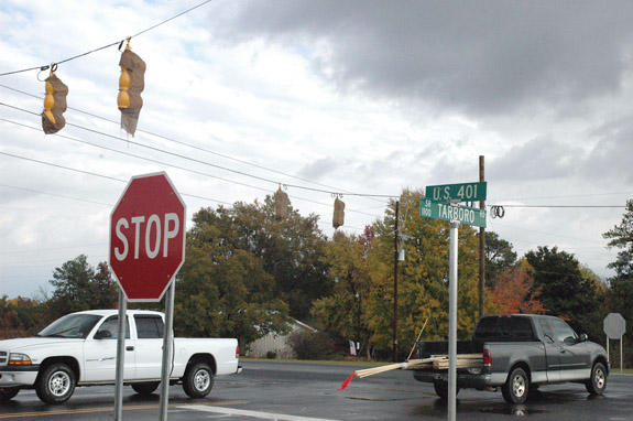 Light goes up at Tarboro/401 intersection